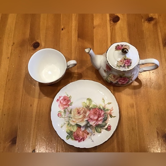 GRACE’S TEAWARE TEA FOR ONE ENGLISH ROSE GARDEN TEAPOT CUP SAUCER - Picture 8 of 10